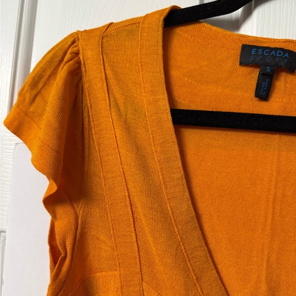 Escada Top, S, Tangerine, Deep V, Cap Sleeves Like New Condition - Picture 4 of 9